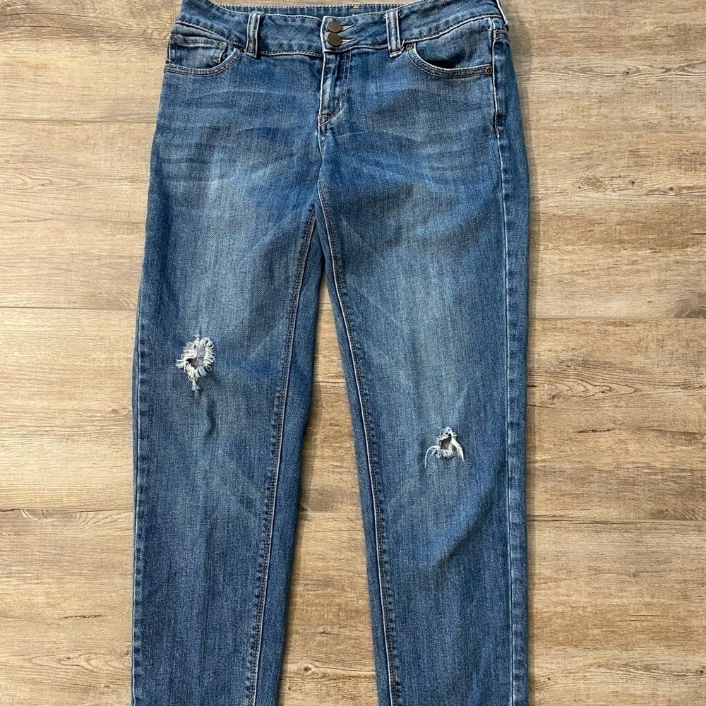 NY&CO | Low Rise Slim Slouch Distressed Denim jeans. Distressing at knee Size 2